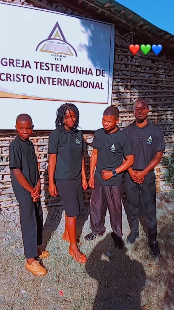 Members in front of an Igreja Testemunha de Cristo Internacional banner